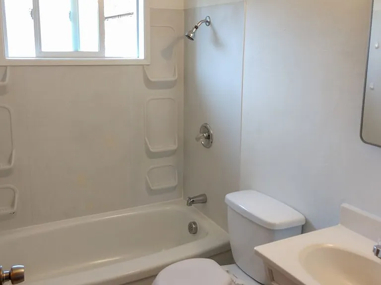 1136 Fairmount Ave S — Photo 30