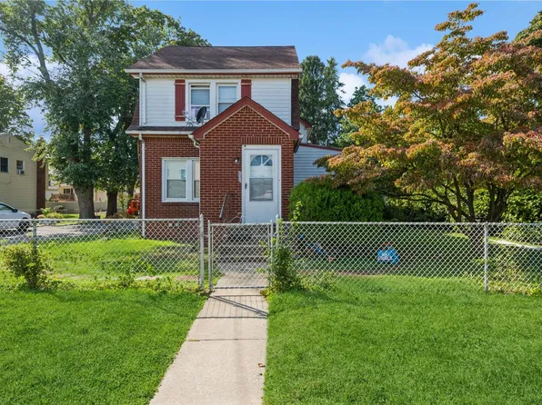 75 Burns Avenue, Hicksville, NY 11801