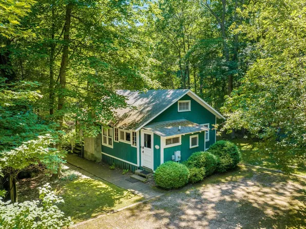 617 Birchwood Ter, Frankfort, MI 49635