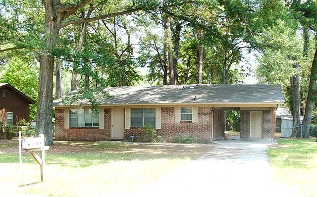 3 bed, 1100 sqft, $1,700 — Photo 2