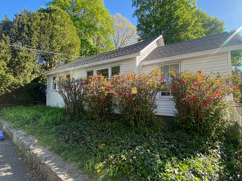 11 Shady Brook Ln #A