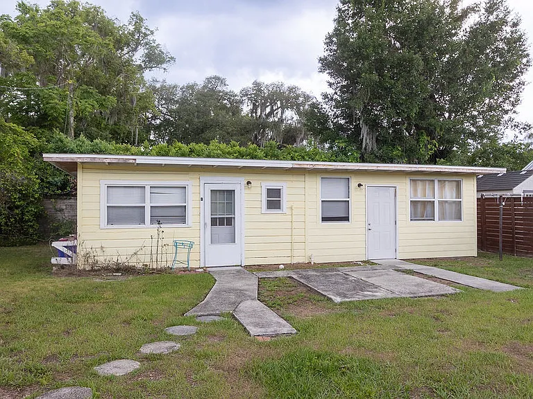 220 N Adelle Ave — Photo 2