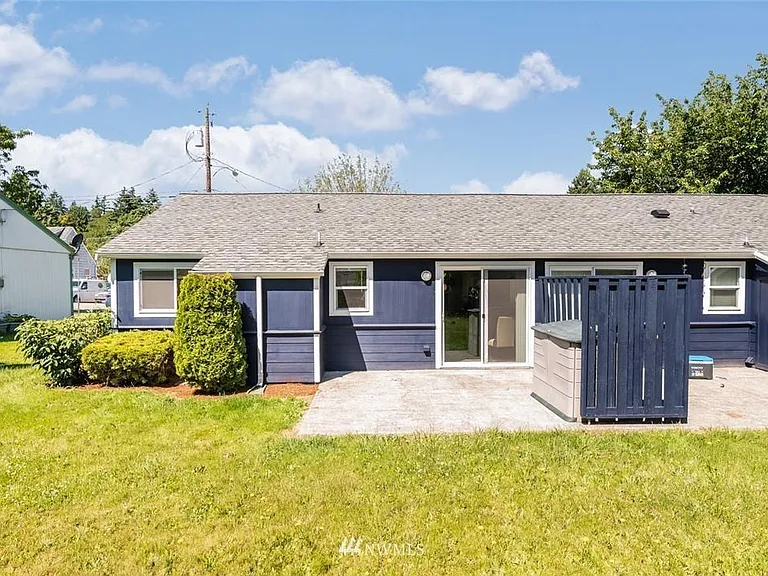 1744 N Rainier Ave — Photo 20