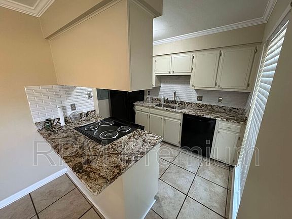 5th image of 1027 Barrington Dr #A