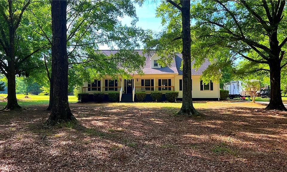 1st image of 396 Twin Oaks Dr