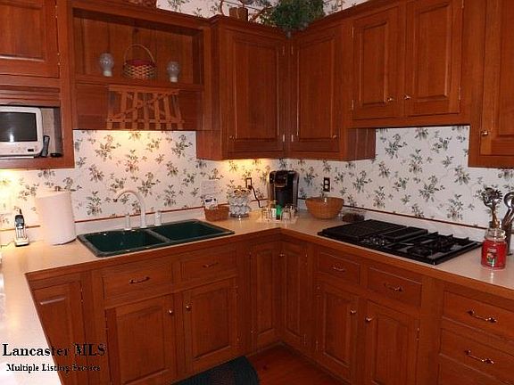 5th image of 1305 Meadows Dr