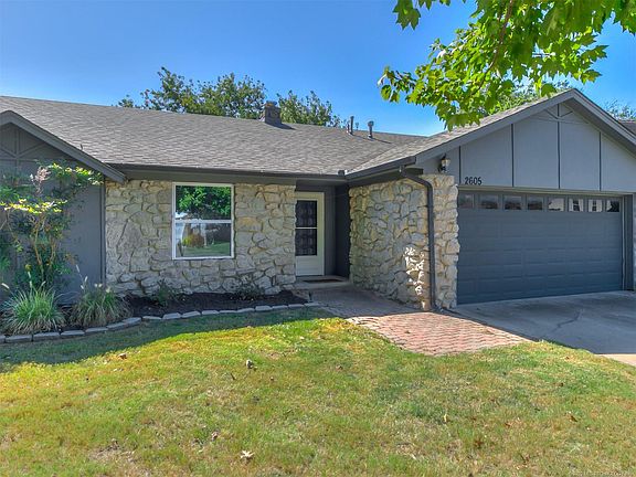 3rd image of 2605 E Galveston Pl
