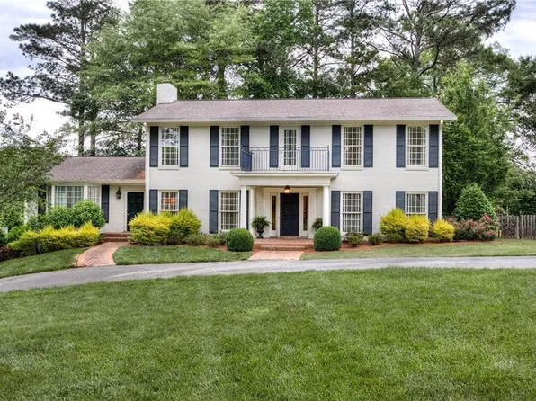 110 Hillcrest Dr, Calhoun, GA 30701