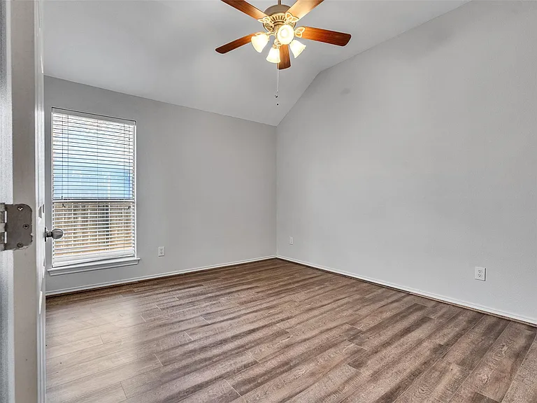 5643 Walnut Glen Ln — Photo 32