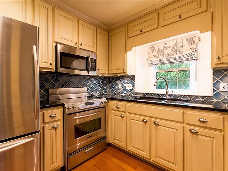 82 Montre Sq NW — Photo 17