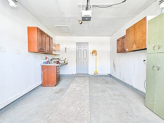 4th image of 647 Bellaire Ct