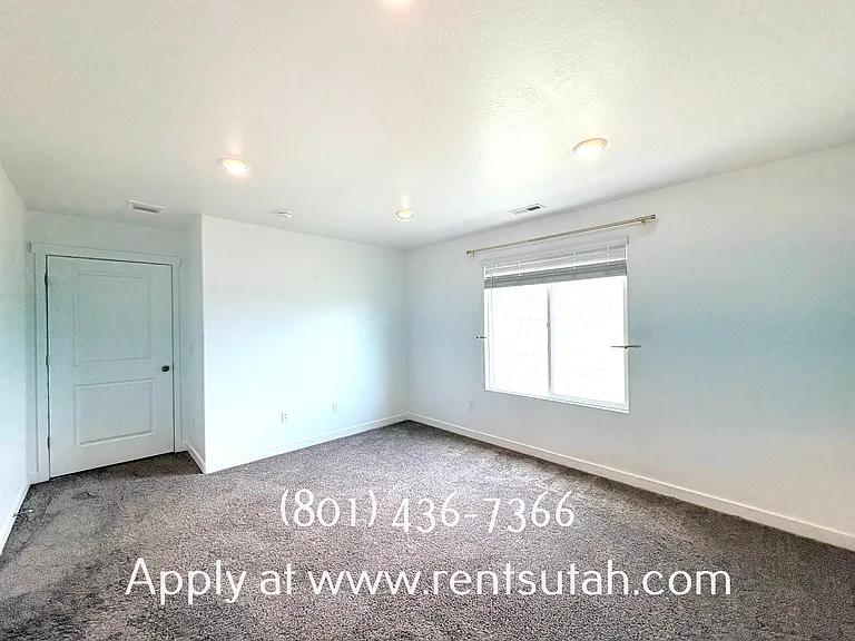 647 W Raintree Ln — Photo 12