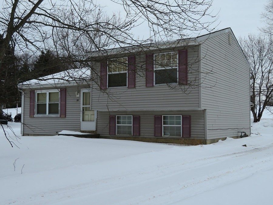 2nd image of 55 Lilac Ct E