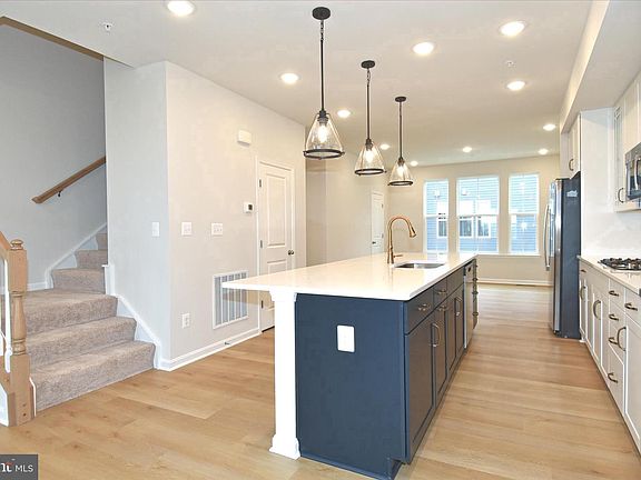 3rd image of 402 Matlock Ln