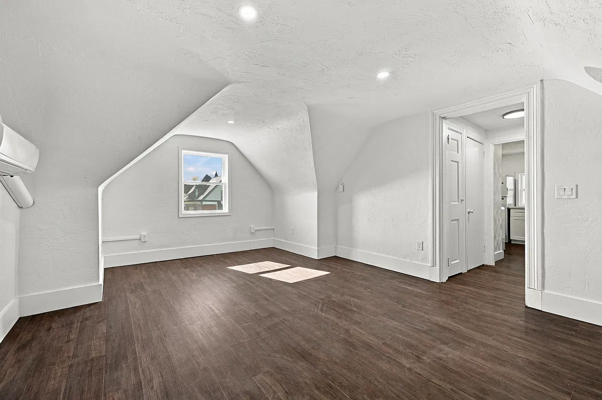 1 bed, 1050 sqft, $1,440 — Photo 4