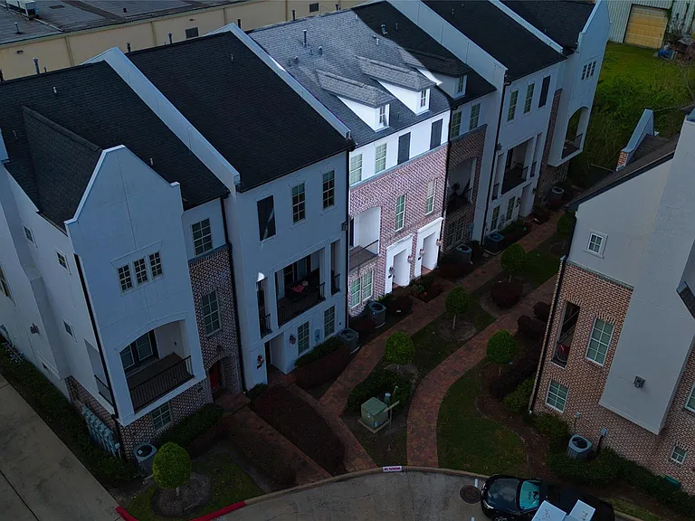 2029 Fannin Sta N — Photo 11