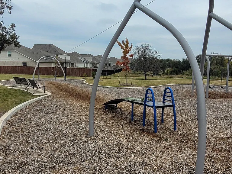 120 Free Stone Dr — Photo 38