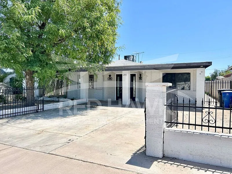 5 bed, 2.0 bath, 2052 sqft, $2,495 — Photo 2
