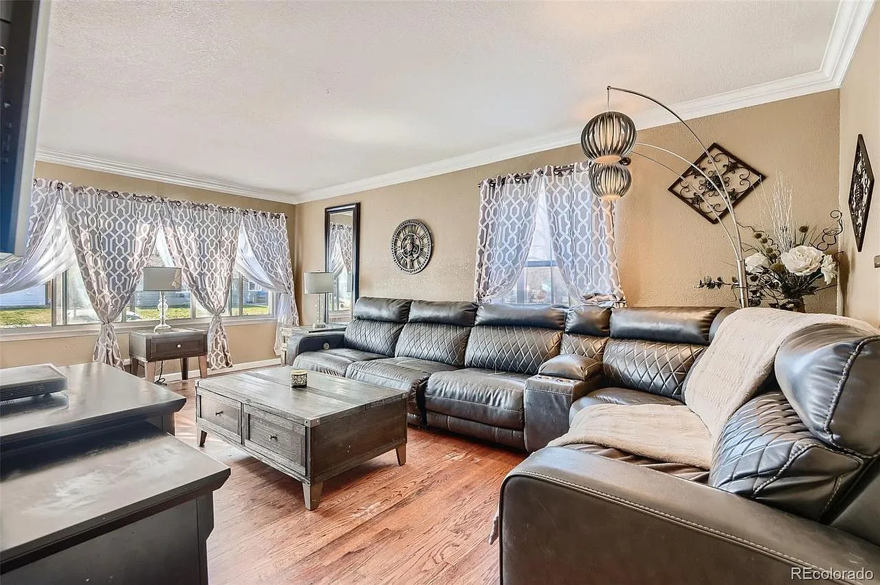 3 bed, 1200 sqft, $2,600 — Photo 2