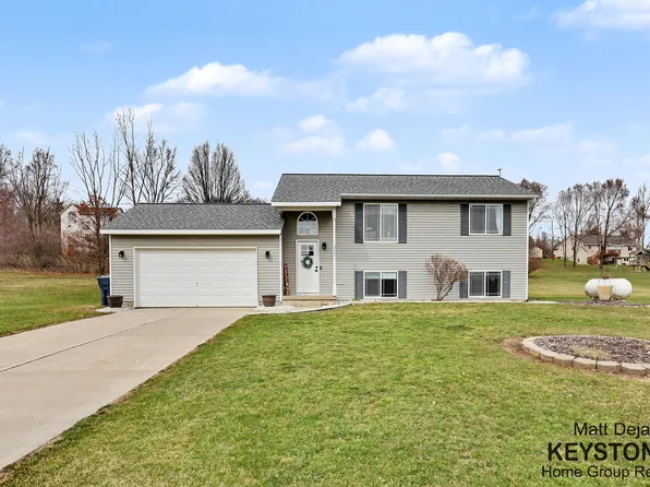 3567 Jacobs Corner Dr NE, Rockford, MI 49341