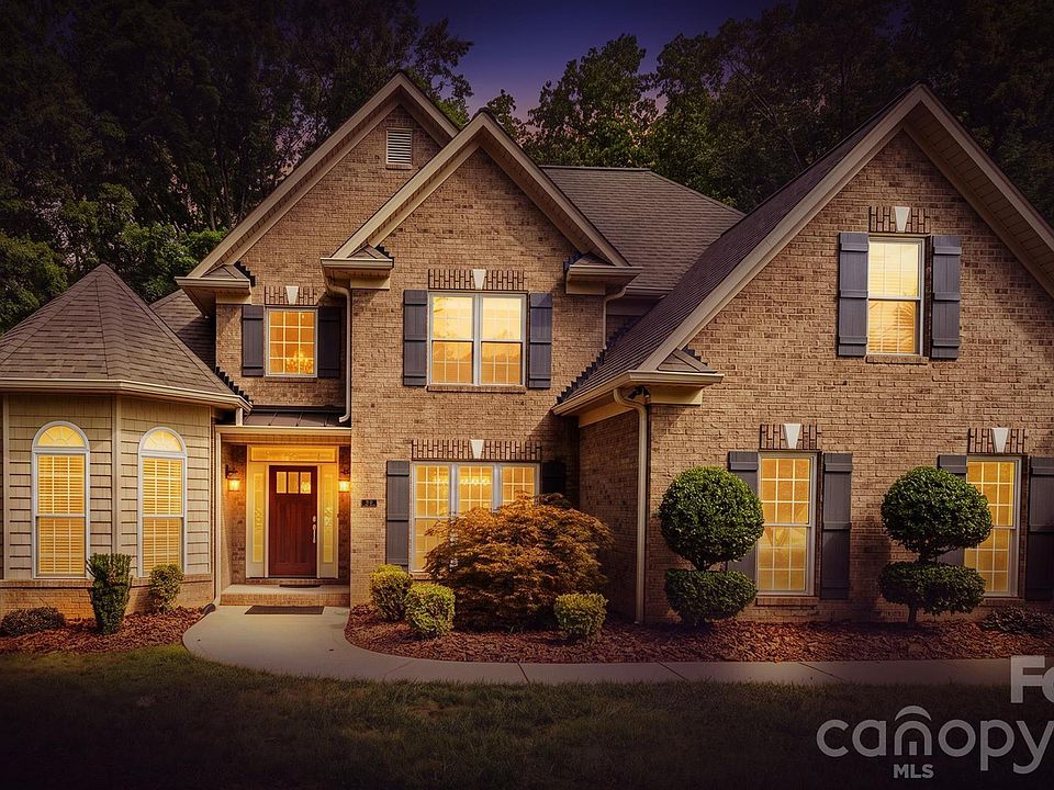 1st image of 122 English Ivy Ln