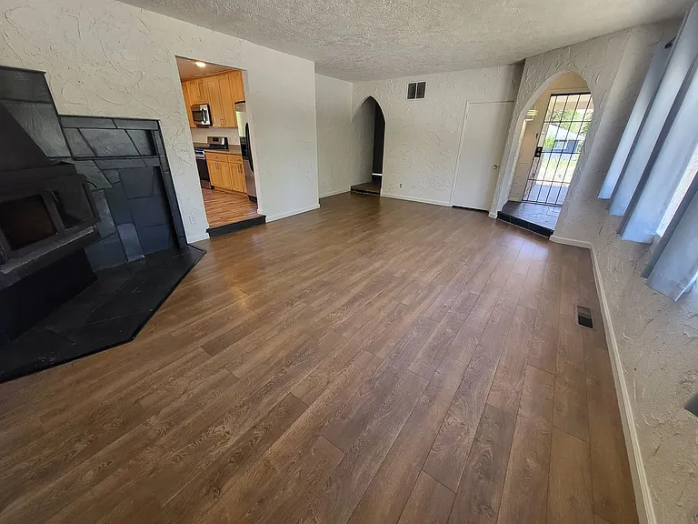 3602 Green Acre Dr — Photo 2