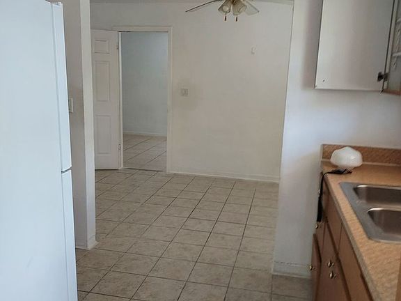 4th image of 1107 Lakewood Park Dr