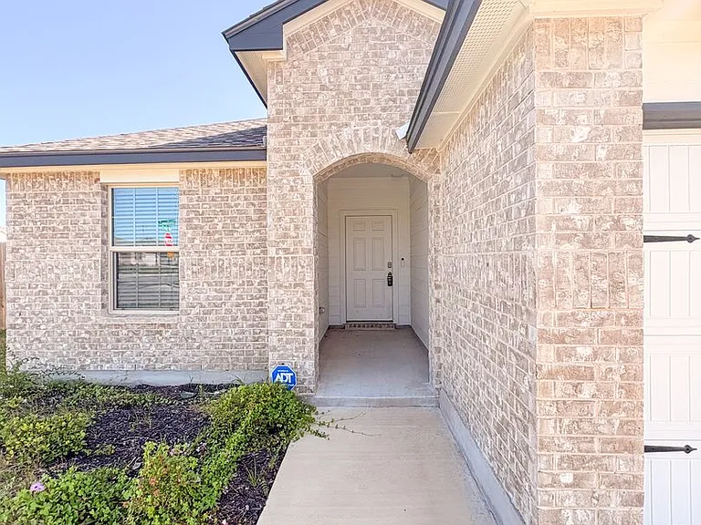 6401 Coneflower Dr — Photo 2