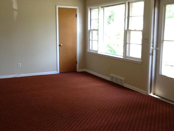livingroom, before wood floors