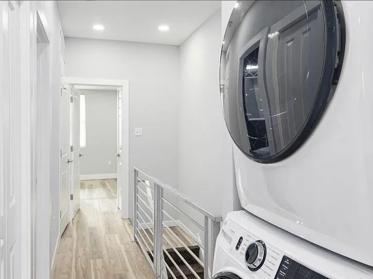 23 E Silver St #2 — Photo 8