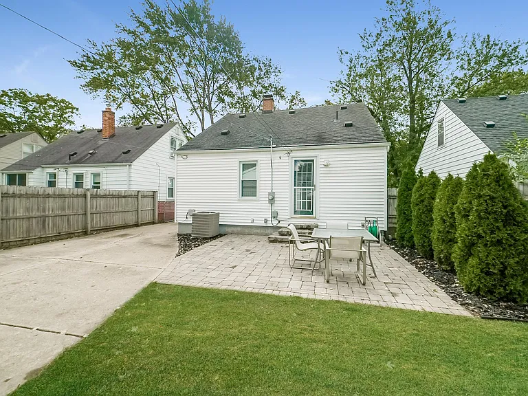 141 Girard Ave — Photo 26