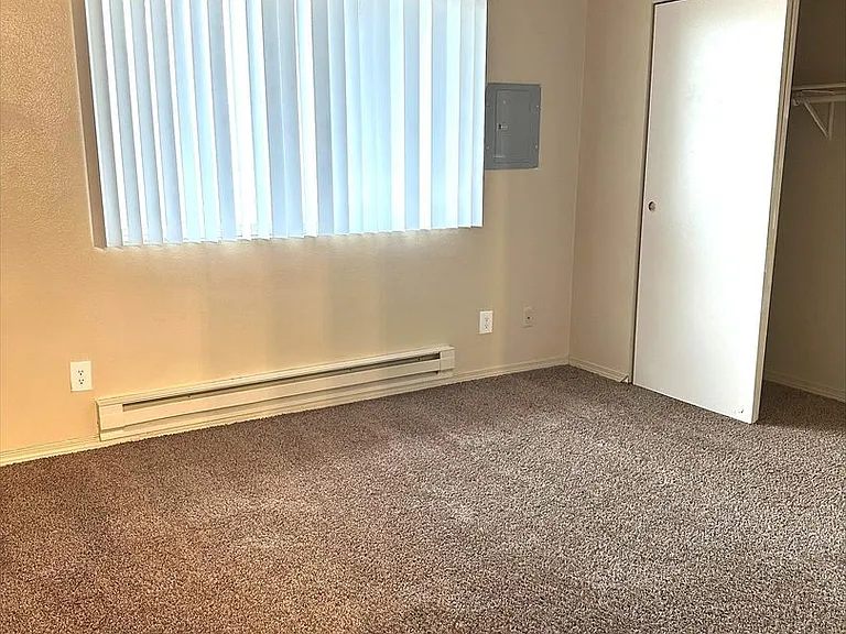 Kamden Court — Photo 22