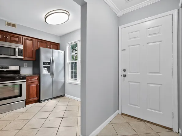 803 Aberdeen Ln, Blackwood, NJ 08012