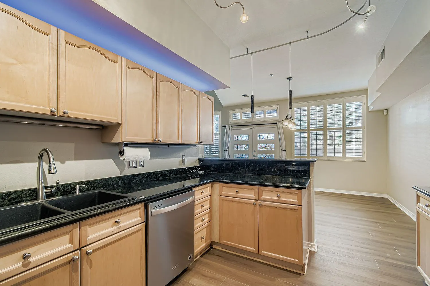 2 bed, 1295 sqft, $2,600 — Photo 3