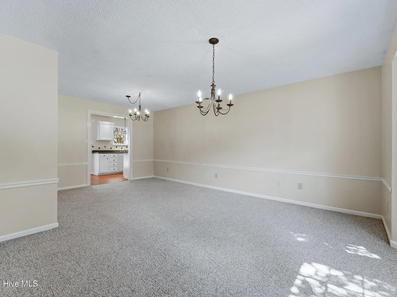 4 bed, 2.0 bath, 1580 sqft, $1,995 — Photo 4