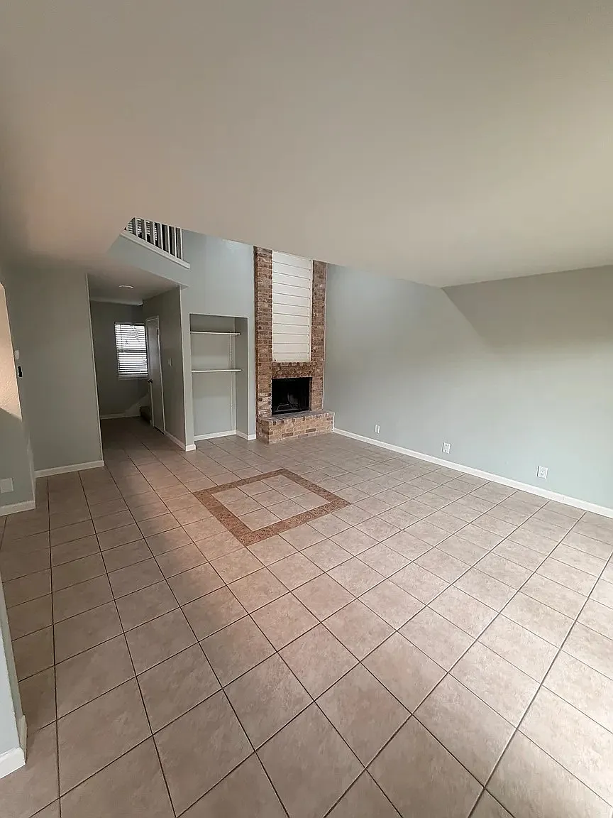 2 bed, 1.5 bath, 1150 sqft, $1,525 — Photo 2