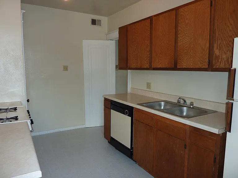 731 Leland Ave — Photo 7