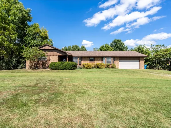 1298 E Main St, Gentry, AR 72734
