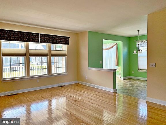 4th image of 511 Twining Ln