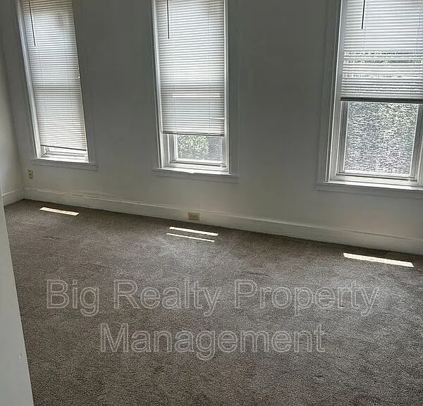 441 Walnut St — Photo 7