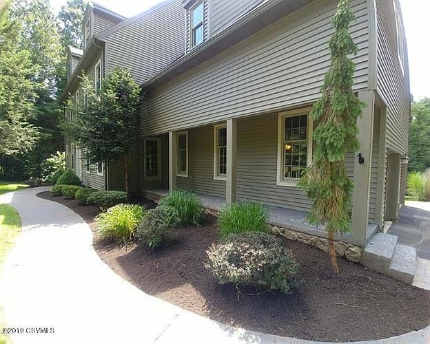 1st image of 140 Hemlock Hollow Dr