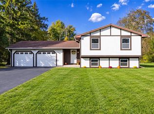 1708 Apple Hollow Ln, Hamlin, NY 14464