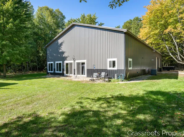 13855 Lincoln Lake Ave NE, Gowen, MI 49326