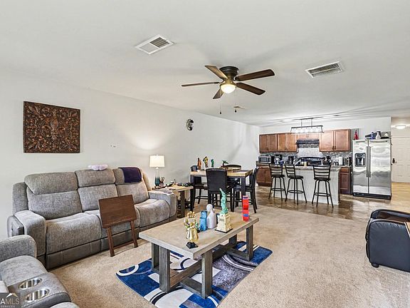 5th image of 409 Erin Ct