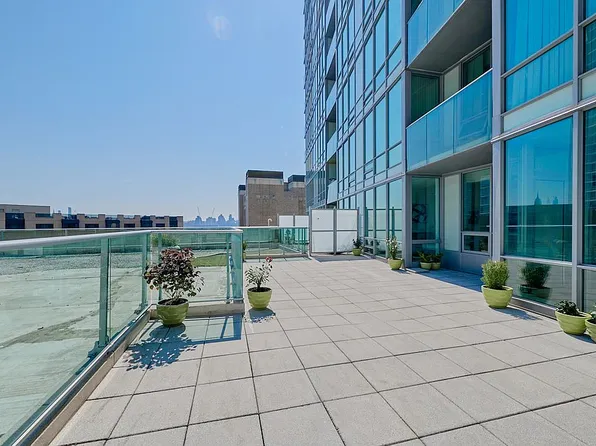 20 Newport Pkwy APT 910, Jersey City, NJ 07310