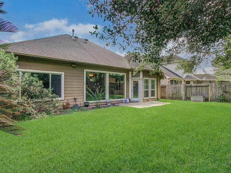 22539 Bristolwood Ct — Photo 41