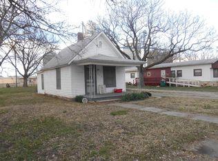 318 E 2nd St, Chapman, KS 67431