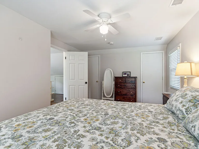 9909 Gardiner Ave — Photo 20