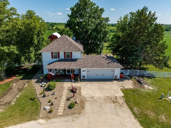 314 Highway G40, Pleasantville, IA 50225