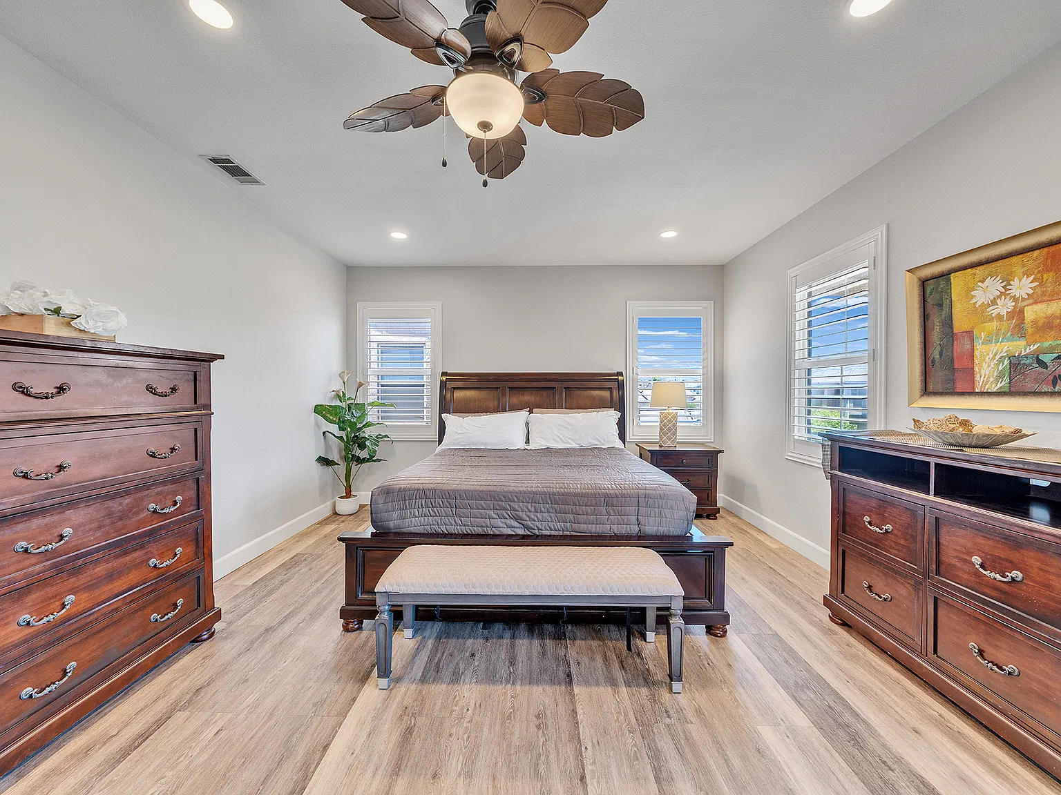6 bed, 2853 sqft, $6,300 — Photo 4